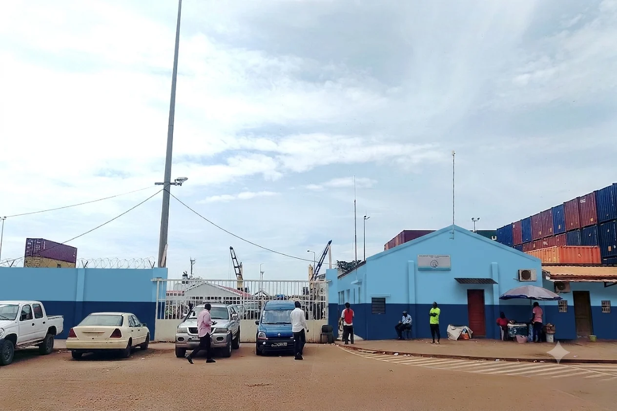 Entrada e controlo de acesso do Porto de Bissau