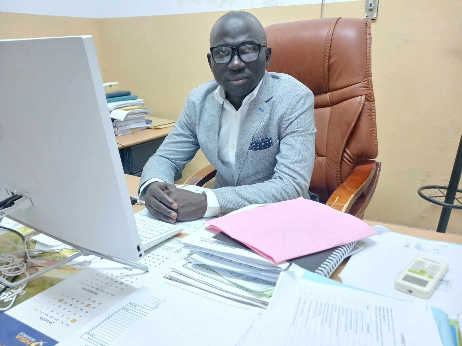 Responsavel da APGB no escritorio do Porto de Bissau