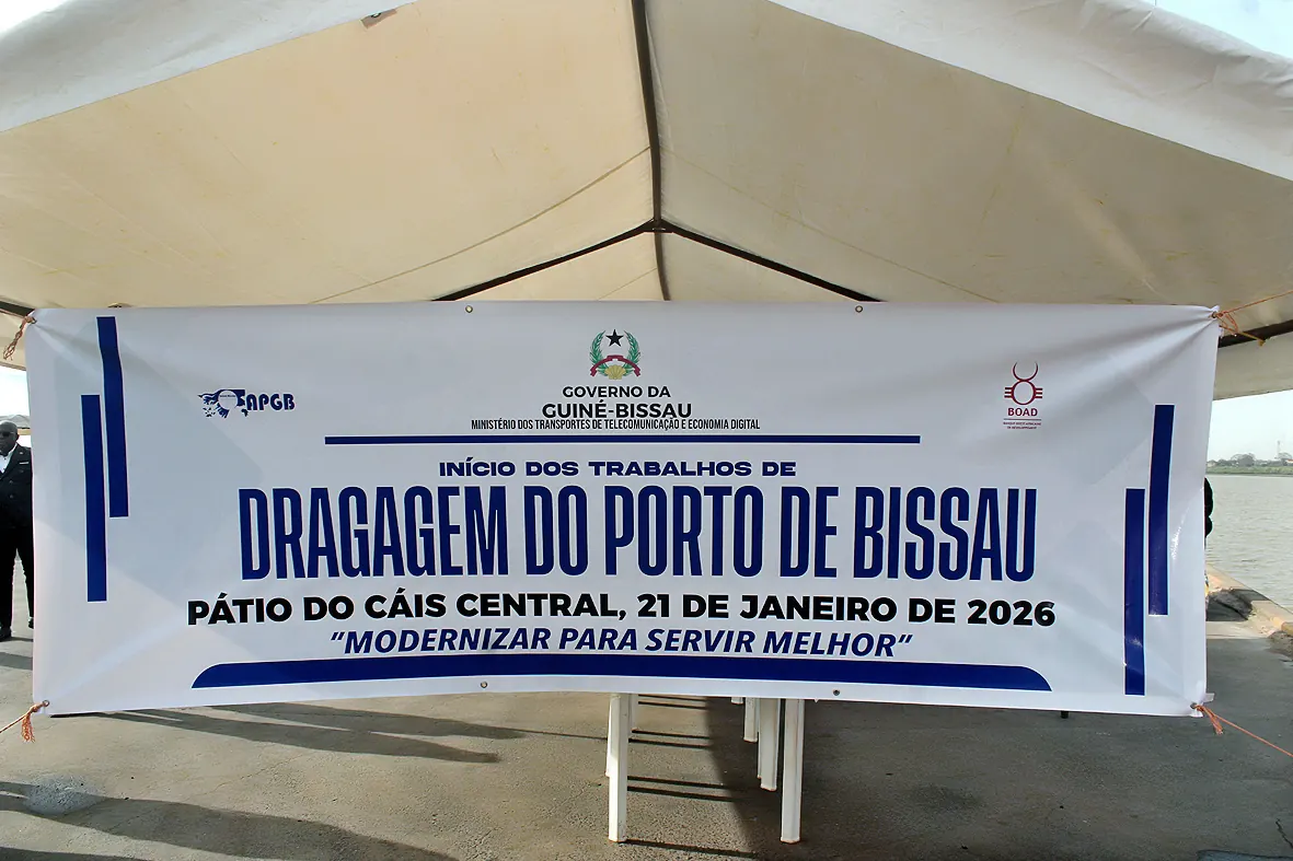 Faixa institucional do início dos trabalhos de dragagem do Porto de Bissau