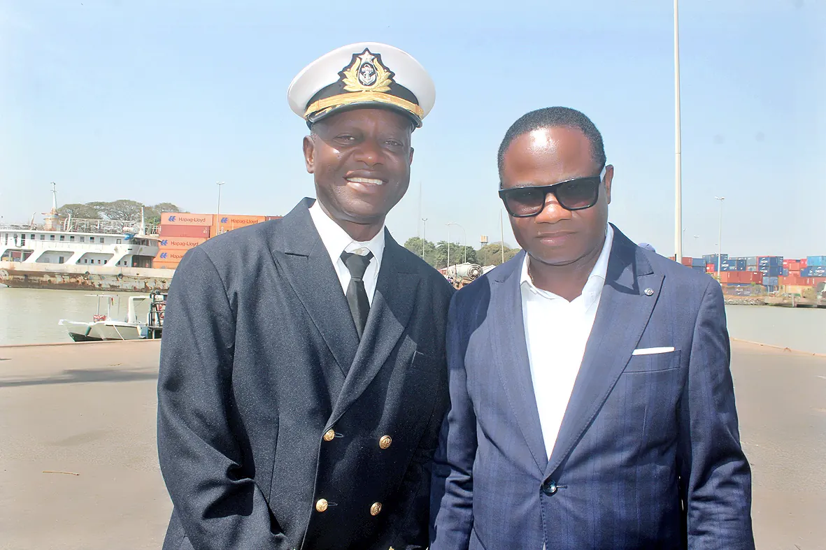 Responsáveis da APGB no Porto de Bissau
