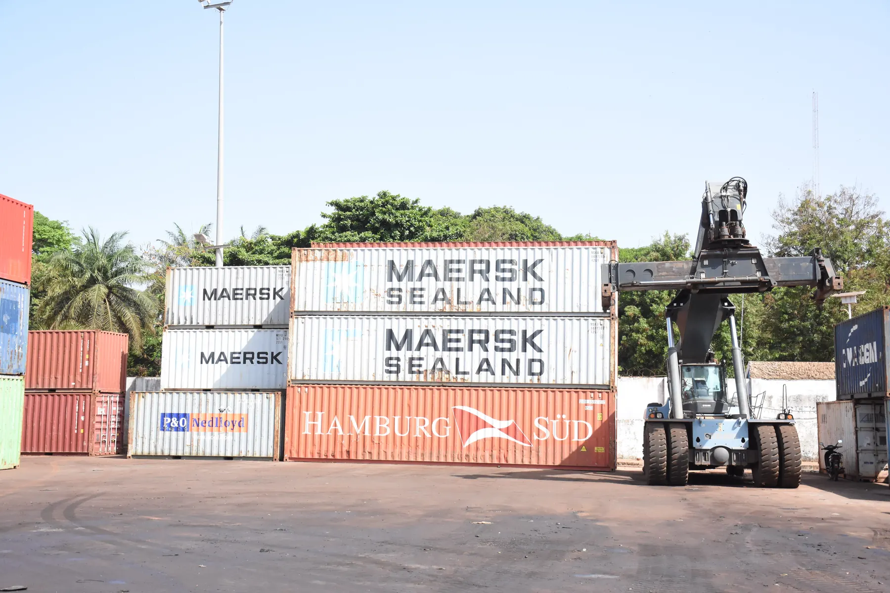 Infra-estruturas e parque de contentores do Porto de Bissau, fotografia 3969