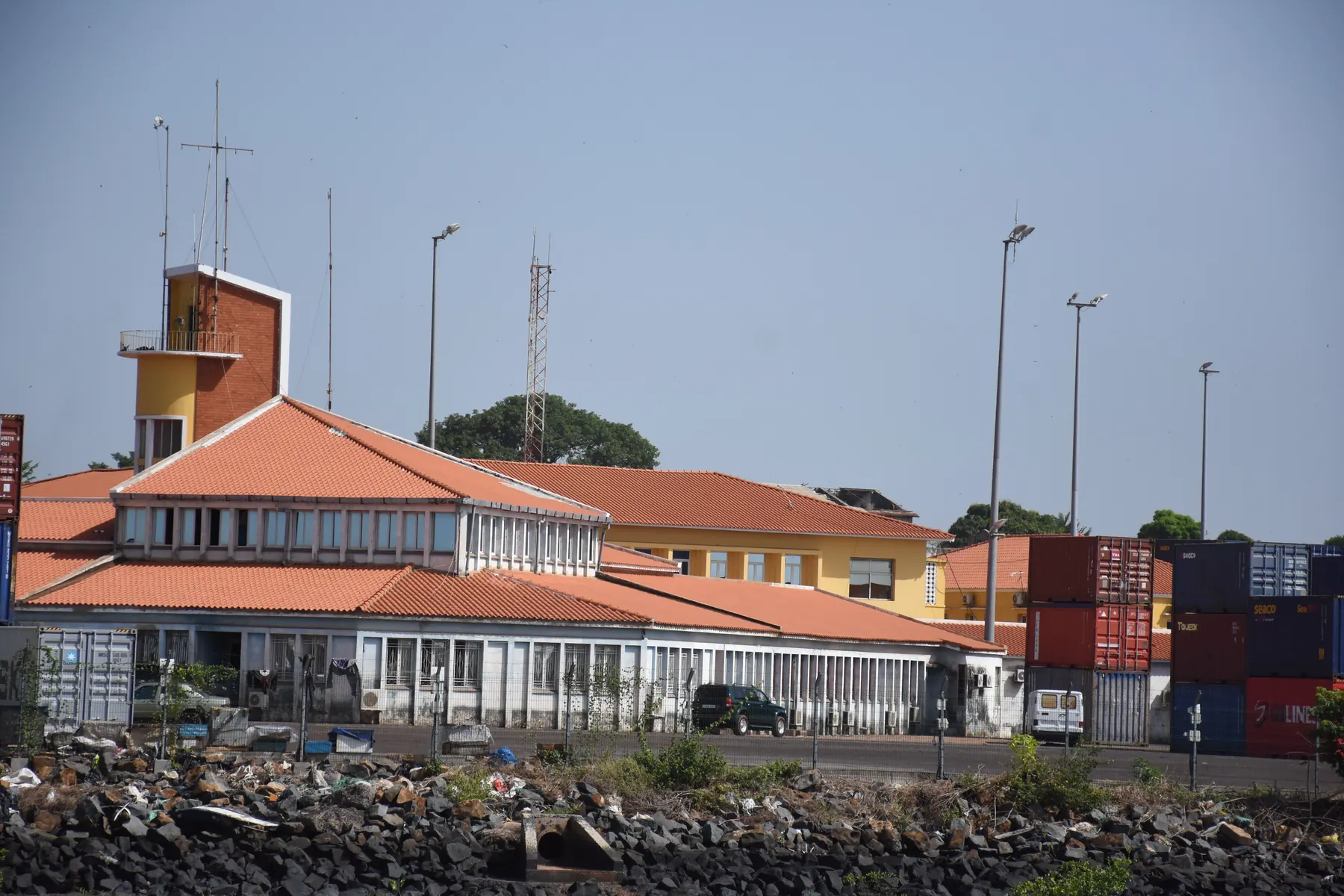 Colaboradores e responsáveis da APGB no Porto de Bissau, fotografia 3988