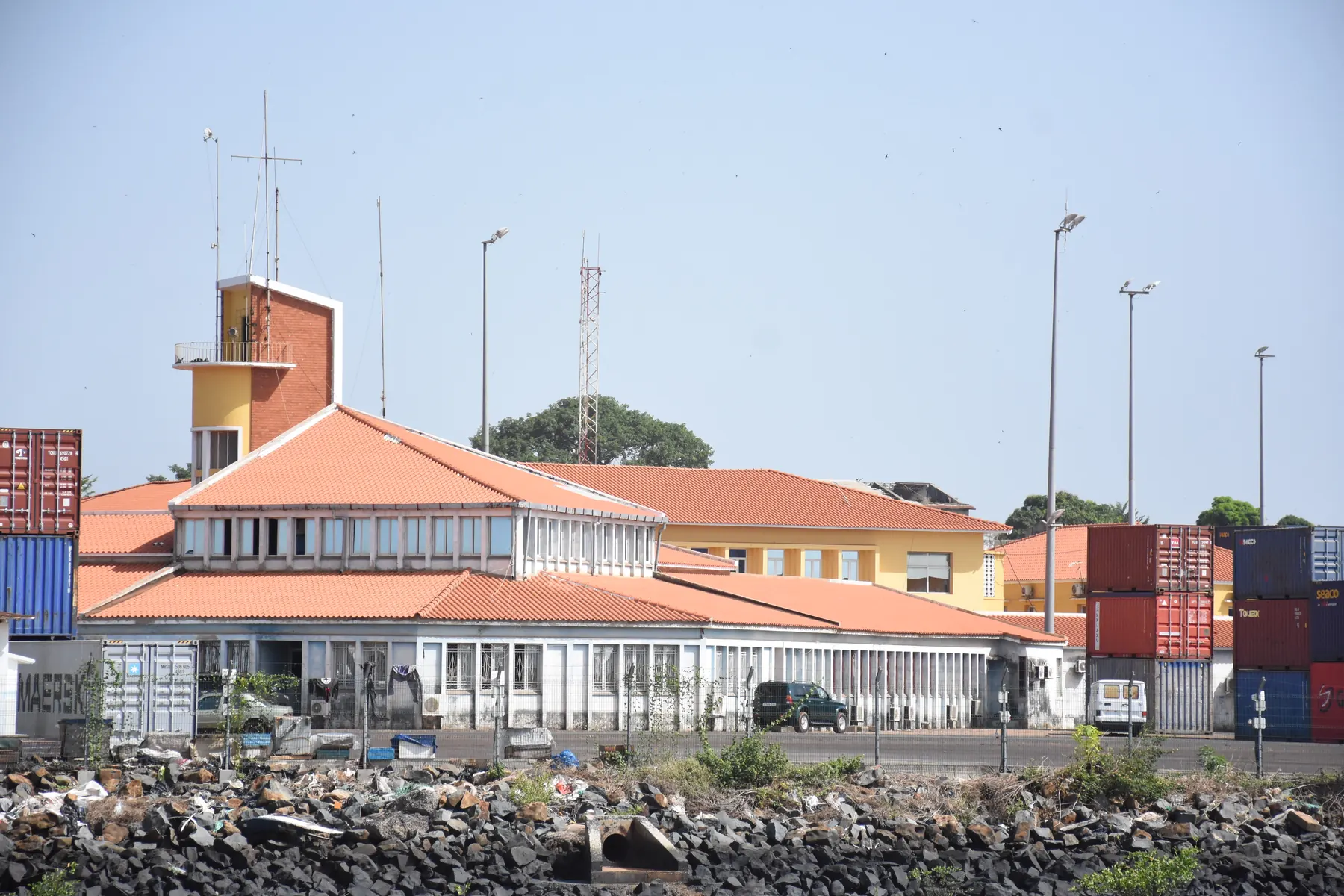 Edifício da Administração dos Portos da Guiné-Bissau no Porto de Bissau