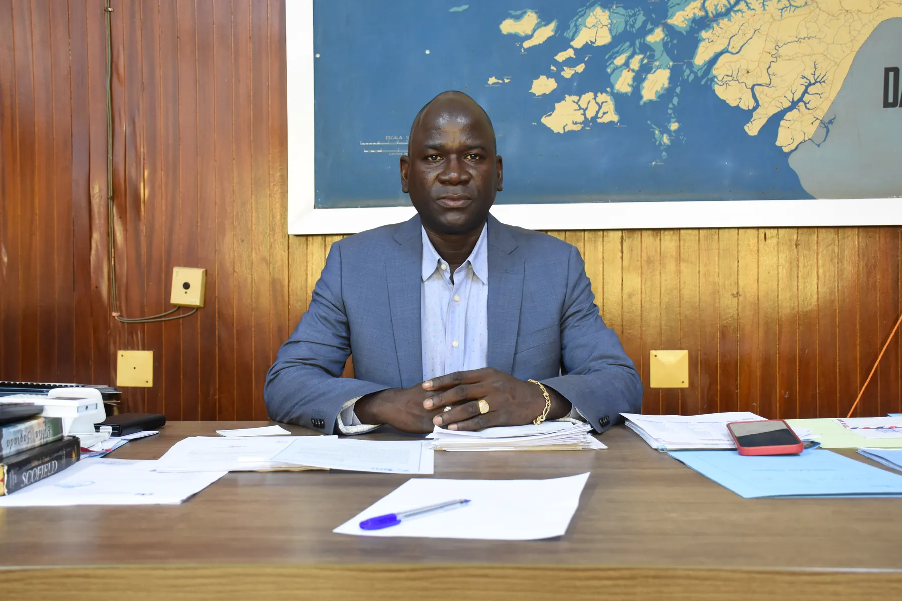 Colaboradores e responsáveis da APGB no Porto de Bissau, fotografia 4001