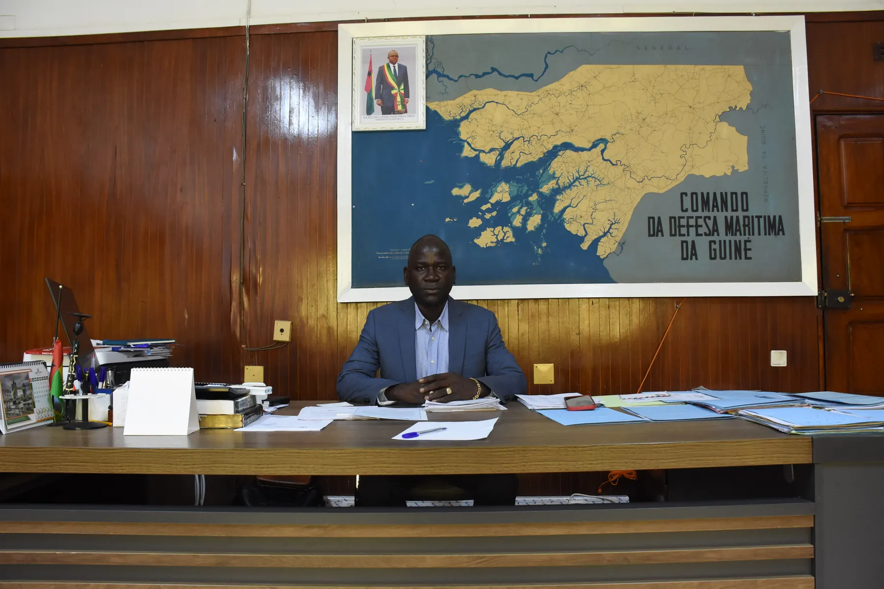 Colaboradores e responsáveis da APGB no Porto de Bissau, fotografia 4002