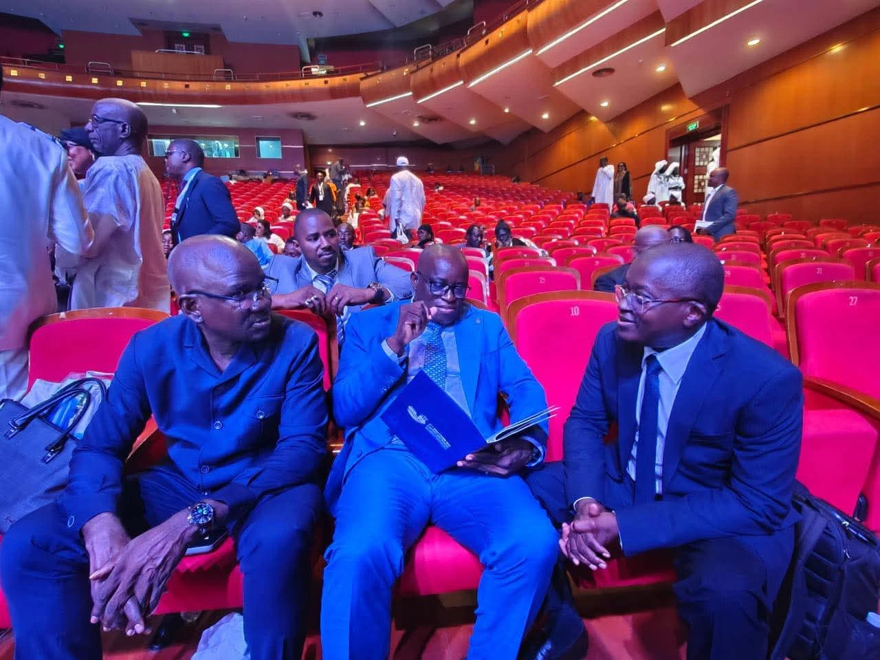 Representantes da Guiné-Bissau durante a sessão do fórum em Dakar