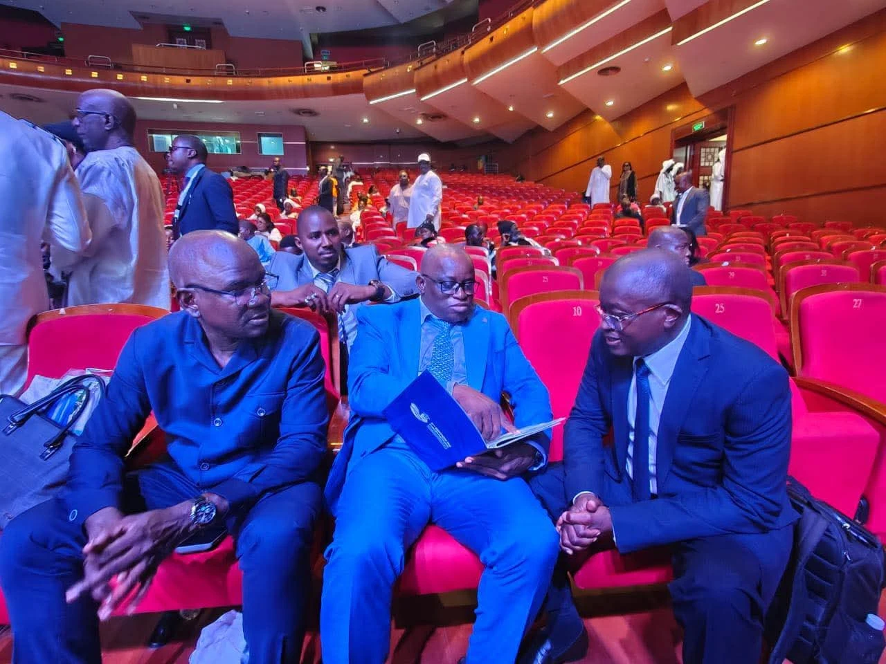 Delegados guineenses na sessão plenária do fórum em Dakar